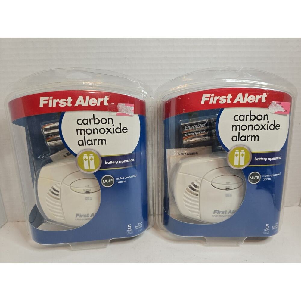 2 First Alert CO400 Carbon Monoxide Detector Detectors Battery Operated , White